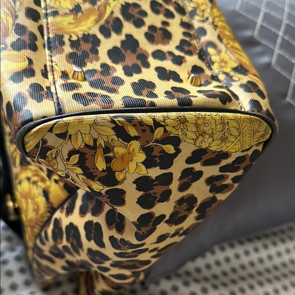 Versace Baroque Sunburst Black and Gold Tote Bag - Picture 9 of 17